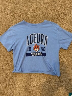 Cropped Auburn tee